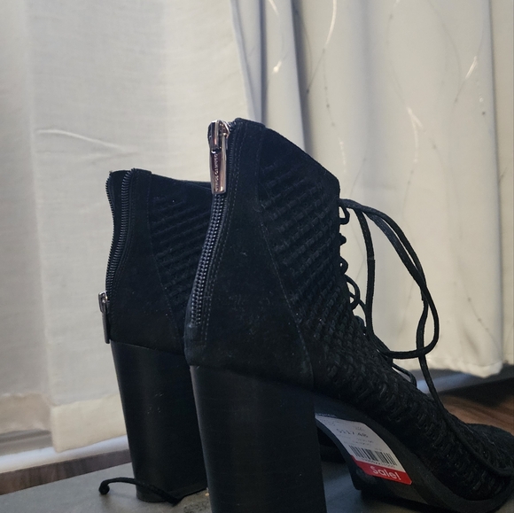 EUC Vince Camuto Open Toe Bootie 10 - Picture 2 of 4